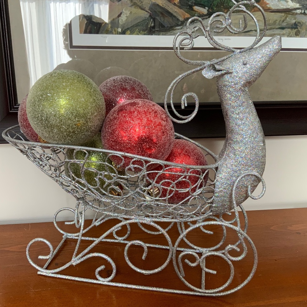 Christmas Reindeer Sleigh with Plastic Christmas Balls